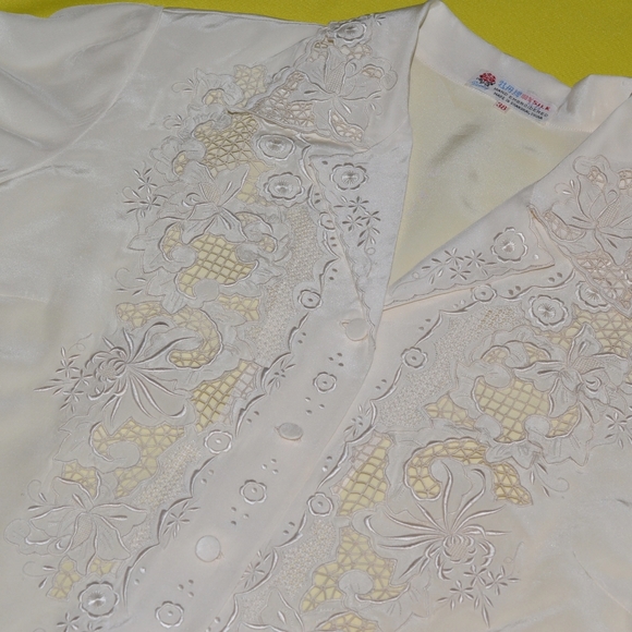 Vintage Silk Blouse by PEONY. Hand Embroidered. Made in Shanghai, China. 1950s - Picture 6 of 12